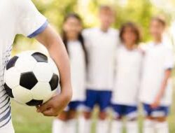 Strategi Tim Sepak Bola Mengoptimalkan Young Prospect Dengan Mentoring Pemain Senior Profesional