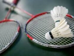 Tips Memilih Raket Badminton Profesional Agar Cocok Untuk Gaya Serangan Cepat