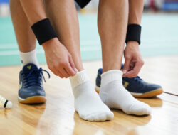 Cara Memilih Kaus Kaki Badminton yang Tebal untuk Mencegah Lecet di Kaki